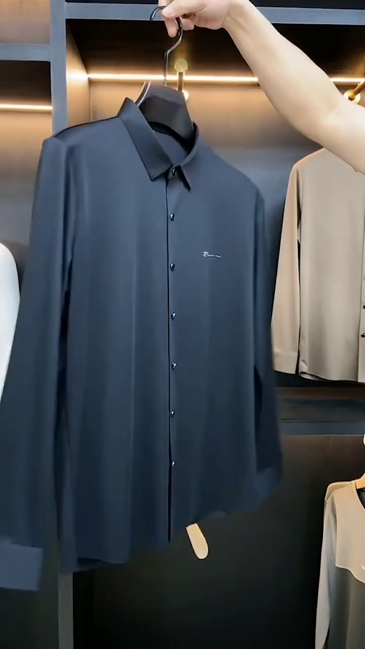 Men Relaxed Slim Fit Solid Spread Collar Pure Cotton Casual Shirt