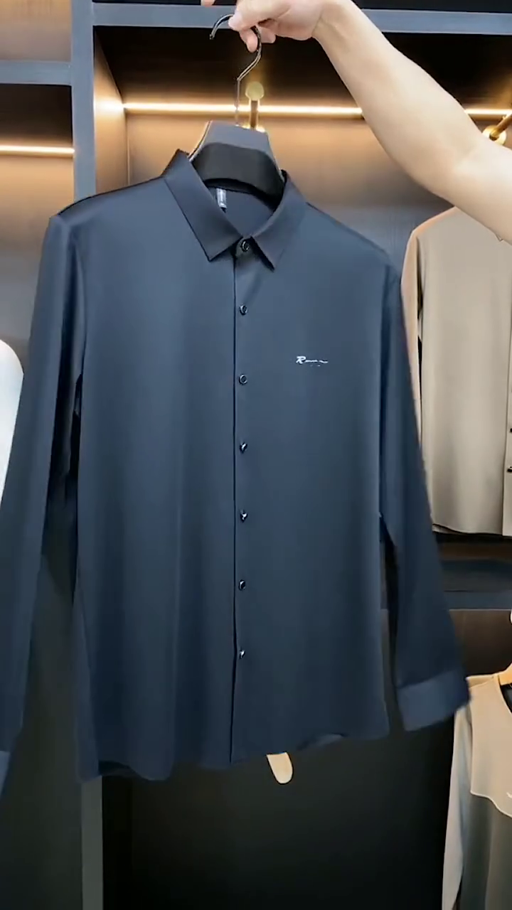 Men Relaxed Slim Fit Solid Spread Collar Pure Cotton Casual Shirt