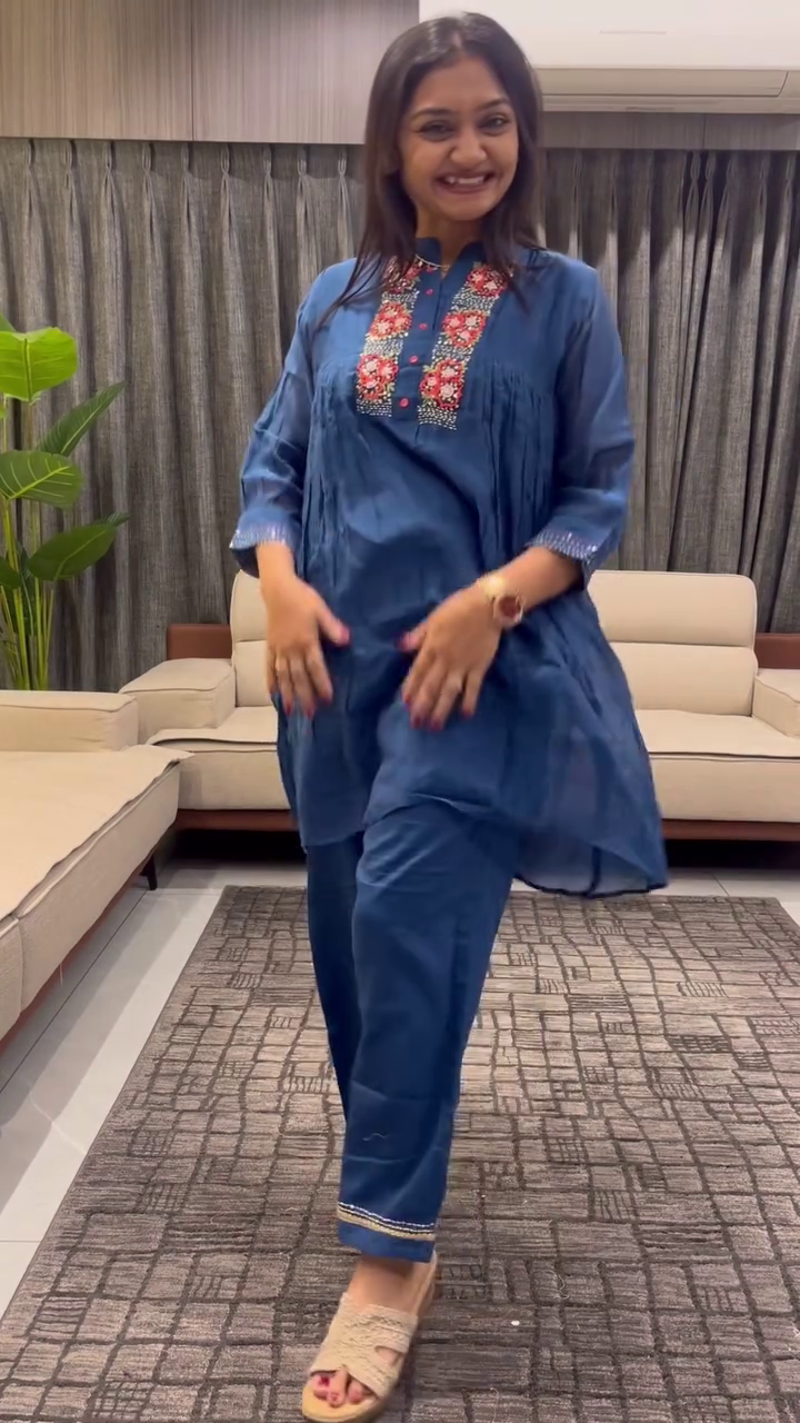 Women Floral Embroidered Cotton Kurta with Trousers