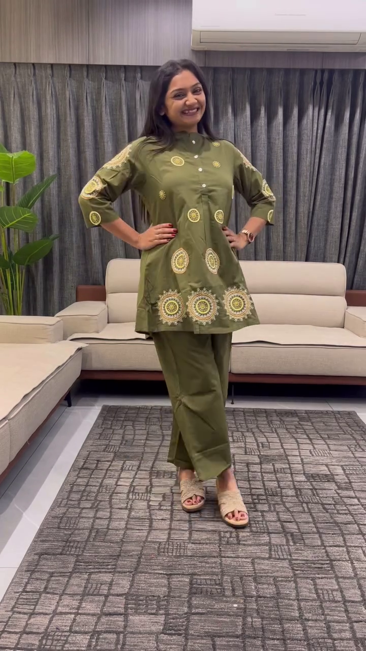 Women Floral Embroidered Cotton Kurta with Trousers