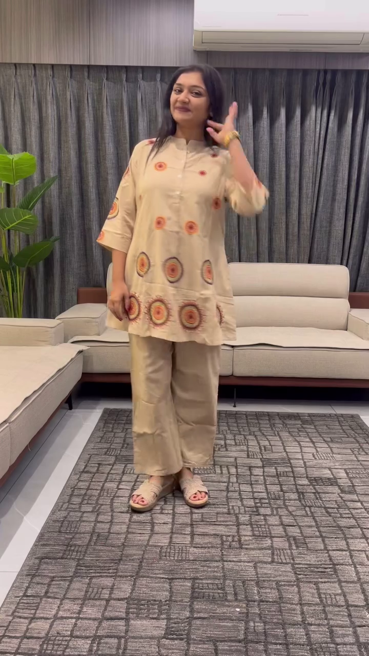 Women Floral Embroidered Cotton Kurta with Trousers