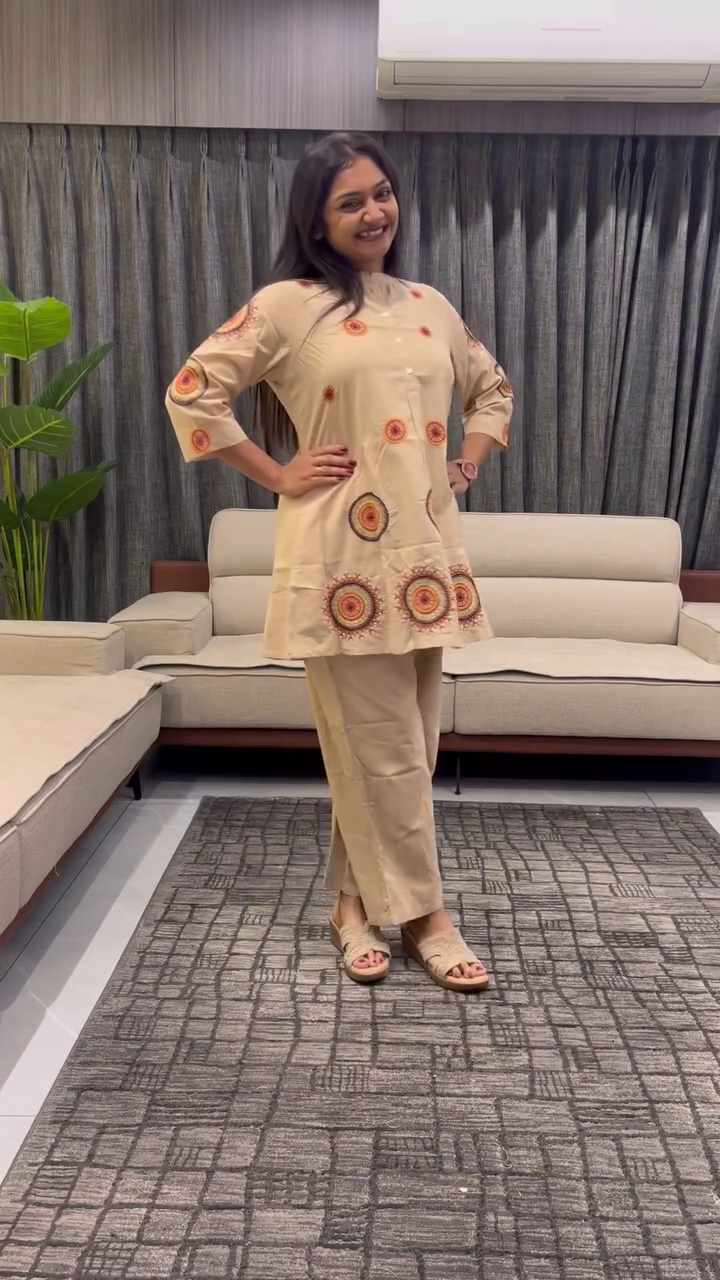 Women Floral Embroidered Cotton Kurta with Trousers